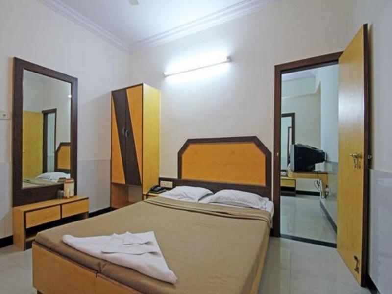 העיר בנגלור Oyo Hotel Ganga Sagar Near Sri Someshwara Swami Temple מראה חיצוני תמונה