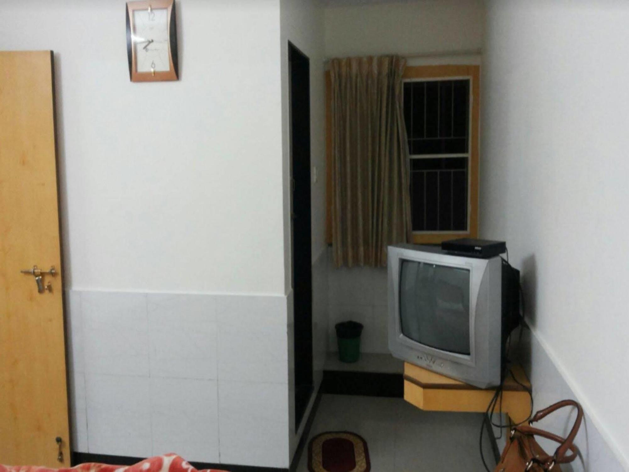 העיר בנגלור Oyo Hotel Ganga Sagar Near Sri Someshwara Swami Temple מראה חיצוני תמונה